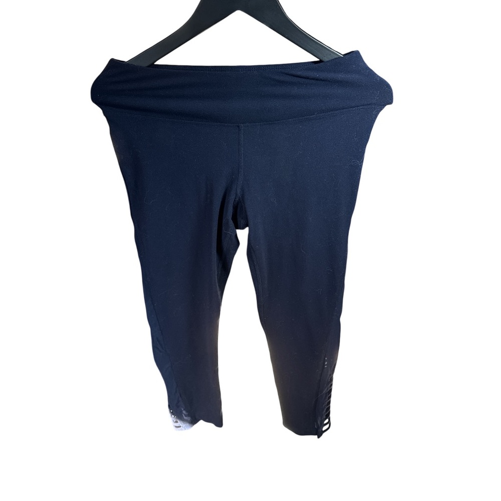 Betsey Johnson Navy Performance Capris